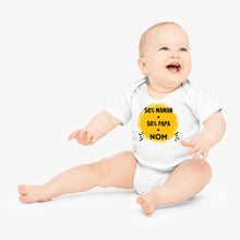 Cargar imagen en el visor de la galería, 50% Maman + 50% Papa = Moi - Onesie/dorsal bébé personnalisé pour Noël, 100% coton bio
