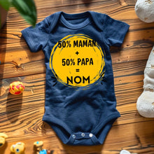 Cargar imagen en el visor de la galería, 50% Maman + 50% Papa = Moi - Onesie/dorsal bébé personnalisé pour Noël, 100% coton bio
