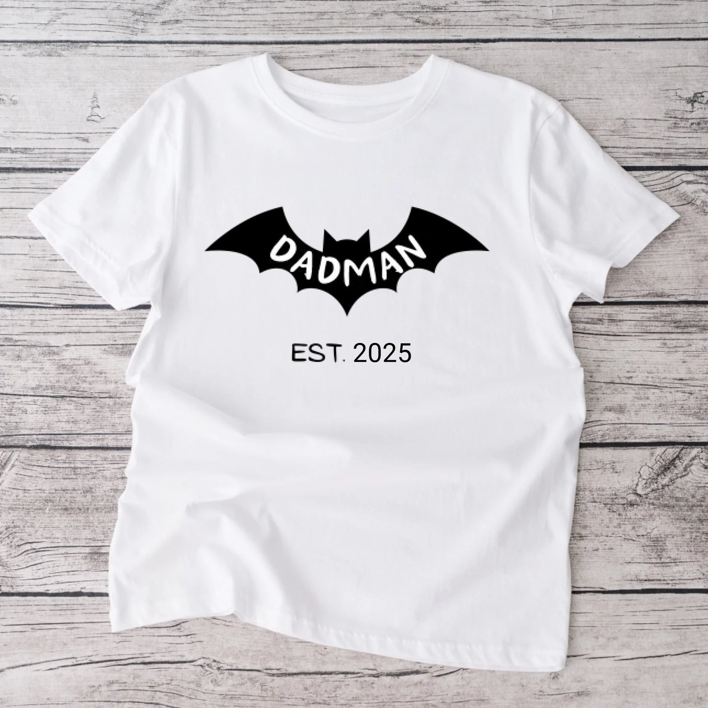 Dadman/ Badmom seit 2025 - Personalisiertes T-Shirt für werdende Väter, Ankündigung Geburt/ Schwangerschaft 100% Baumwolle