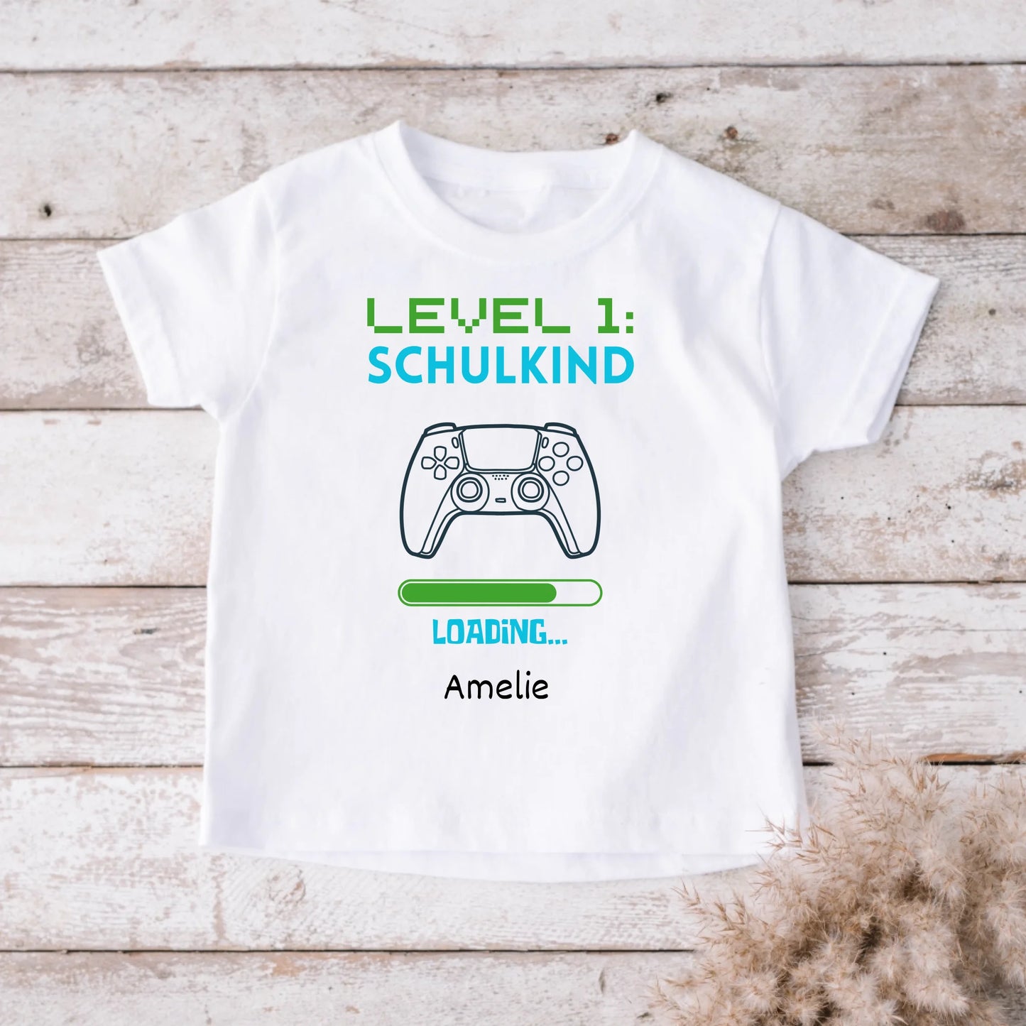 Level 1 Schulkind - Personalisiertes T-Shirt für Kinder zur Einschulung (100% Baumwolle)