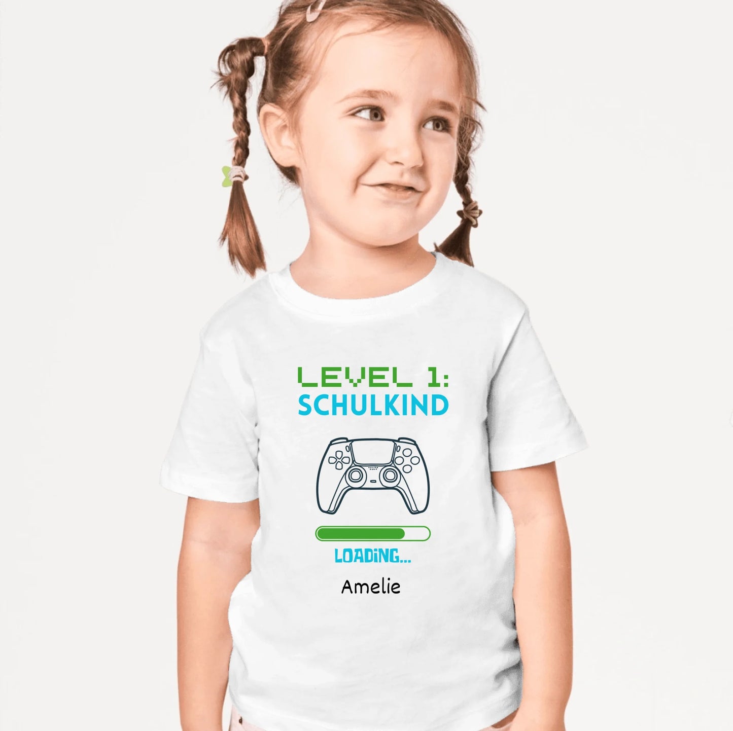Level 1 Schulkind - Personalisiertes T-Shirt für Kinder zur Einschulung (100% Baumwolle)