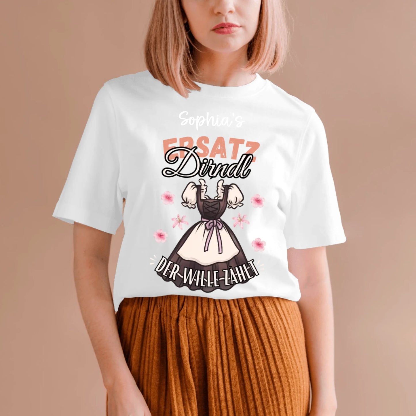Ersatz Dirndl - Personalisiertes T-Shirt (100% Baumwolle, Unisex) Oktoberfest, Tracht-Ersatz, Wiesn, Kerwa
