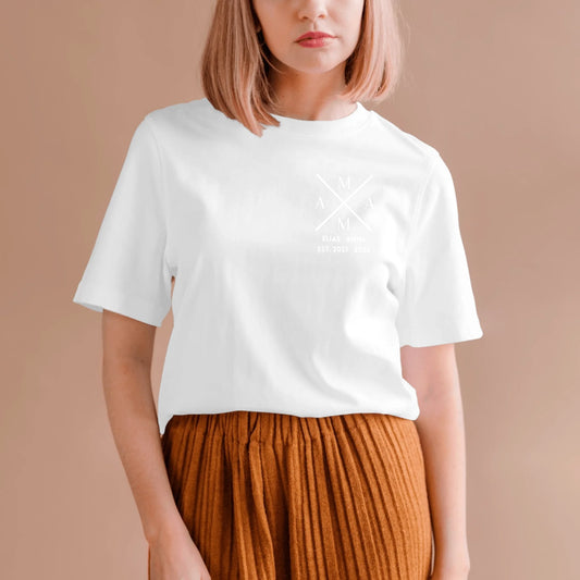 Mama mit Namen und Geburtsjahren von Kindern - Personalisiertes schwarzes T-Shirt