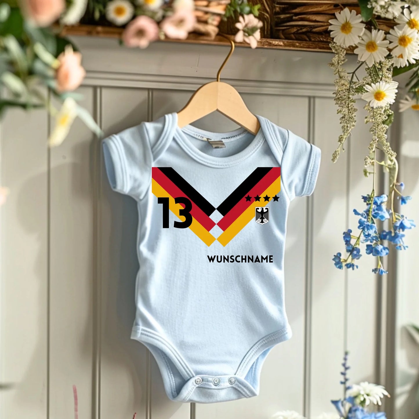 Deutschland Fußball Trikot Strampler - Personalisierter Baby-Onesie, Body mit anpassbarem Namen und Trikotnummer, 100% Bio-Baumwolle, WM 2026