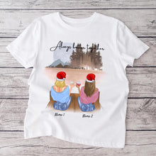 Cargar imagen en el visor de la galería, Weihnachten Freundinnen mit Getränk - Personalisiertes T-Shirt
