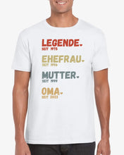 Cargar imagen en el visor de la galería, Für Oma - Legende seit - Personalisiertes T-Shirt für Mütter &amp; Großmütter (100% Baumwolle, Unisex)
